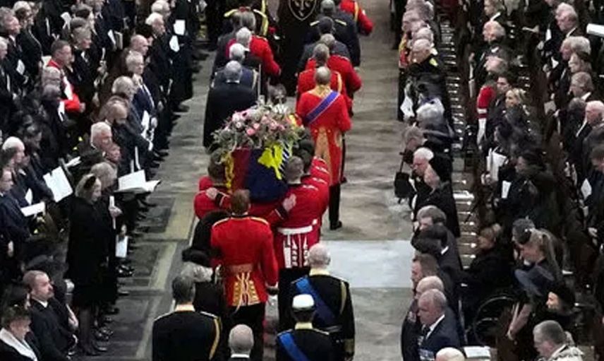 Kraliçe Elizabeth son yolculuğuna uğurlandı