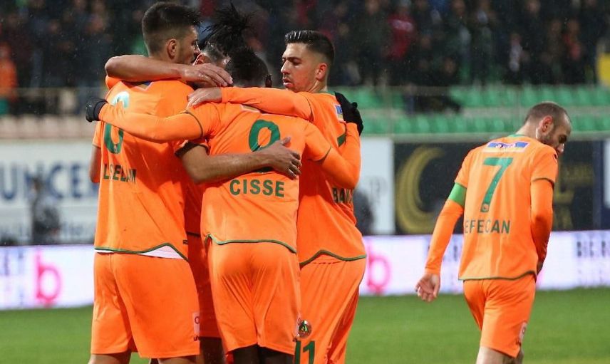Medipol Başakşehir Alanyasporlu Efecan Karaca'yı Transfer Etmek İstiyor!