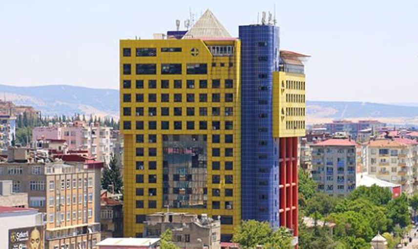 Kahramanmaraş'ta Dünyanın En Saçma Binası Yıkılıyor!