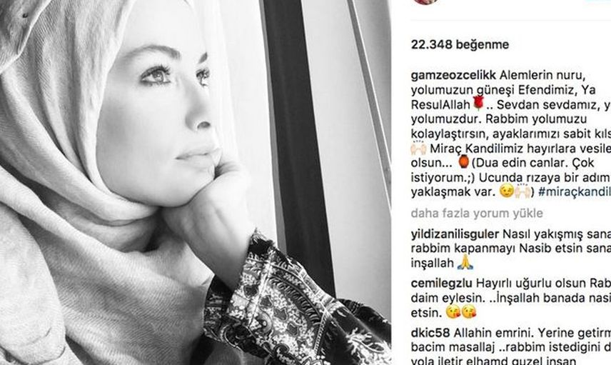 O ünlü de tesettür ile şereflendi