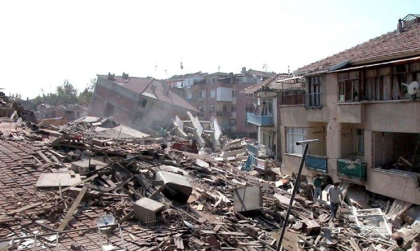 99 yılındaki büyük Marmara depremi felaketinin 23. senesine özel 23 acı görüntü!