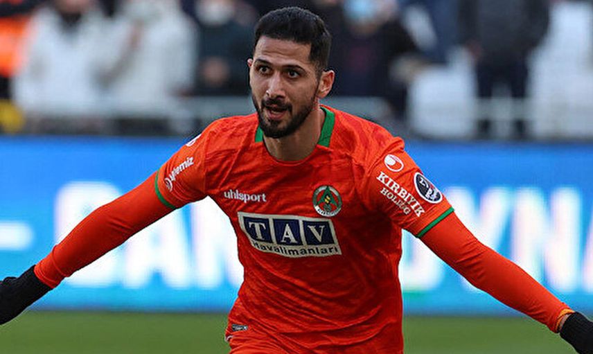 Galatasaray'dan Alanyaspor'a Transfer Olan Emre Akbaba Gündeme Oturdu!