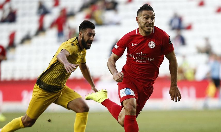 Mevlüt Erdinç, TFF 1. Lig Ekiplerinden Kocaelispor İle Anlaşma Sağladı!