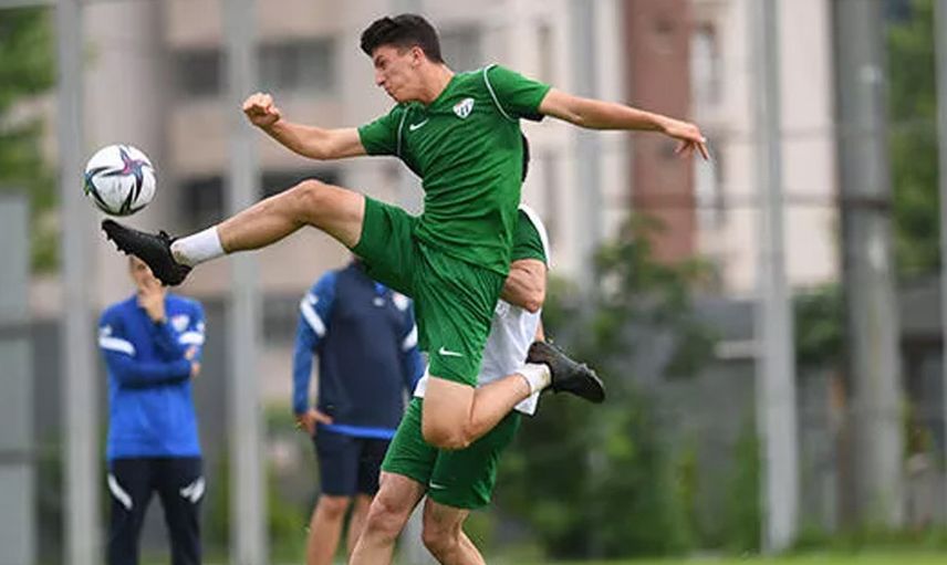 Trabzonspor Bursaspor'dan Taha Altıkardeş'i Transfer Ediyor!