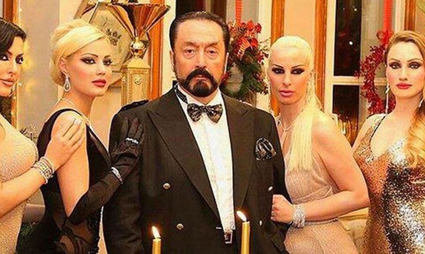 Adnan Oktar'ın kediciği neler yaptı neler
