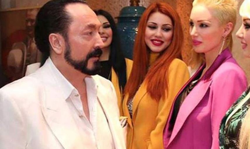 Adnan Oktar'ın kediciklerle yaptığı fantaziler hayrete düşürdü
