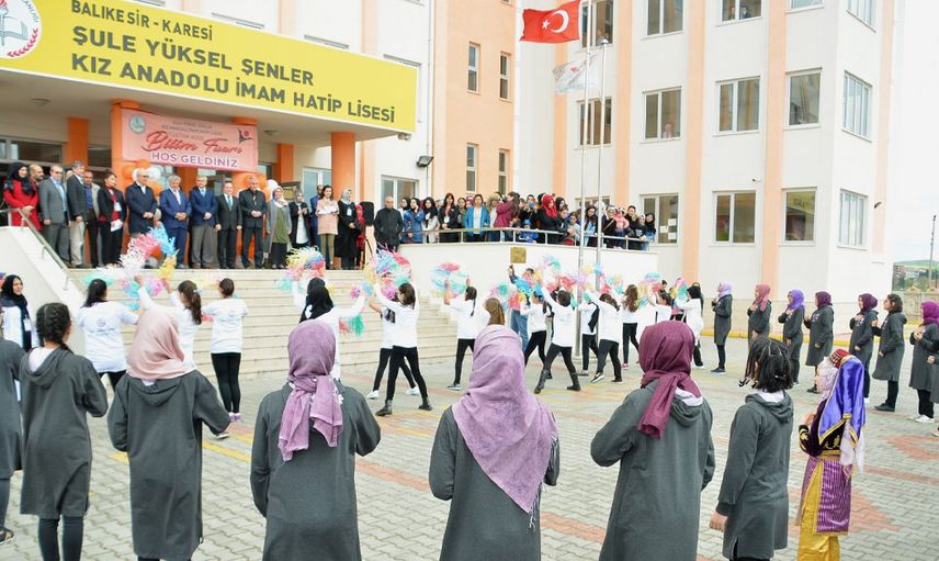 İmam hatipli olduğunu öğrendiğinizde çok şaşıracağınız ünlüler