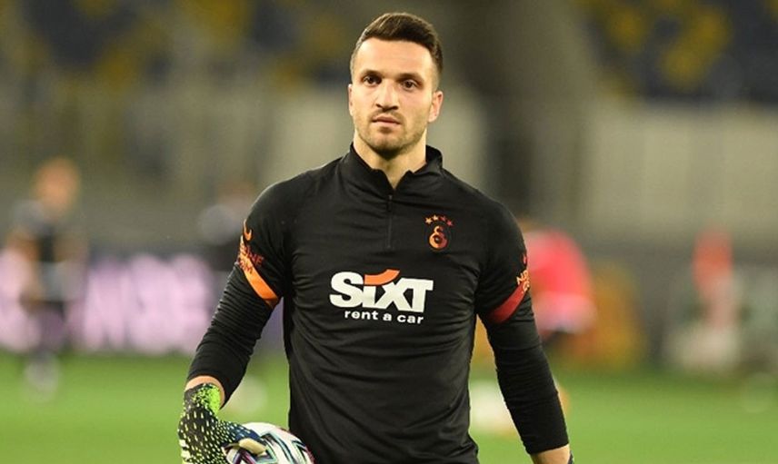 Muslera'nın arkasında bekleyeceğini düşünüyor