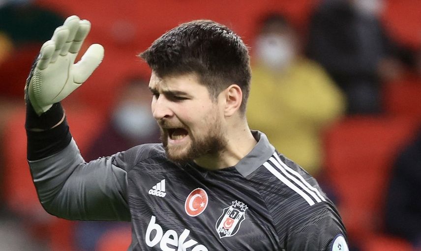 Ahmet Çakar, Beşiktaş Kalecisi Ersin Destanoğlu'nu Ağır Sözlerle Eleştirdi!