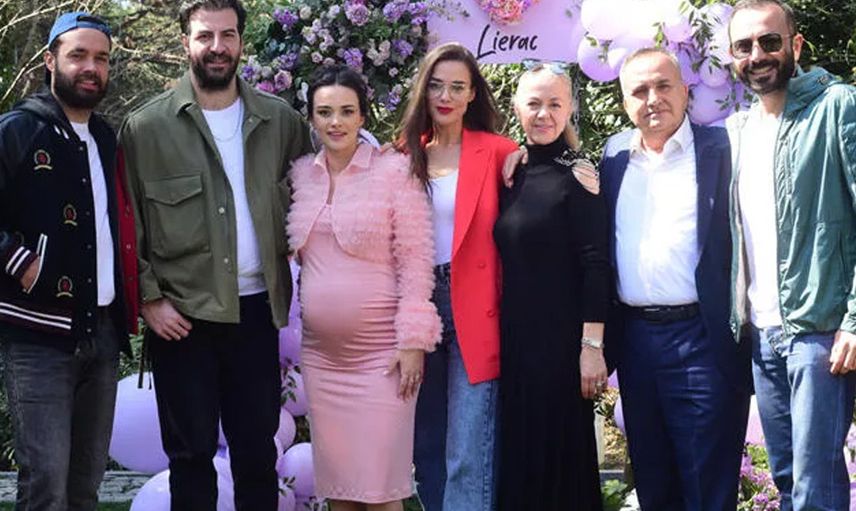 Hande Soral kimdir?