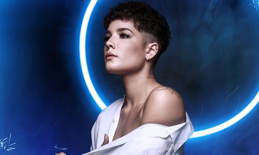 Alev Aydın’la evli olan şarkıcı Halsey’in iç çamaşırlı pozları beğeni rekoru kırdı