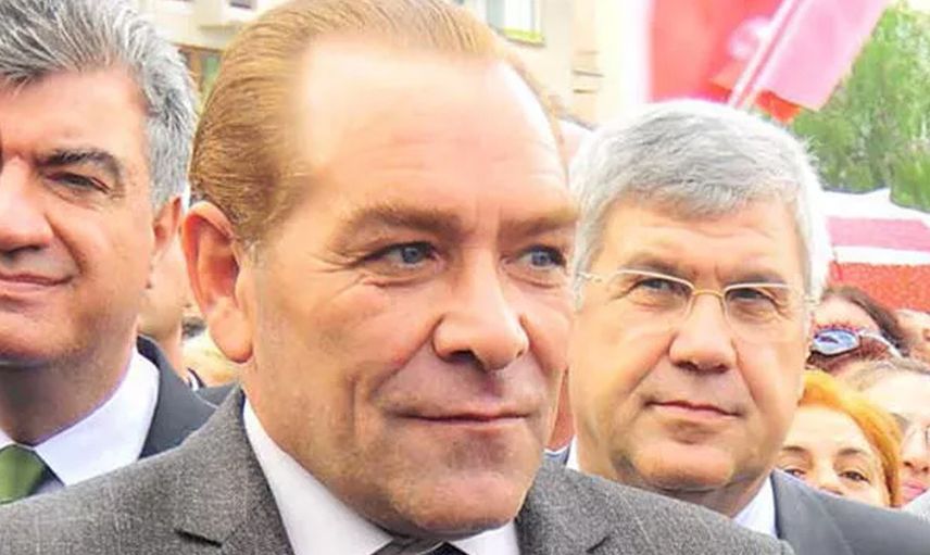 Atatürk’e Benzeyen Göksel Kaya Eşinden Yediği Dayakla Tanınmaz Hale Geldi