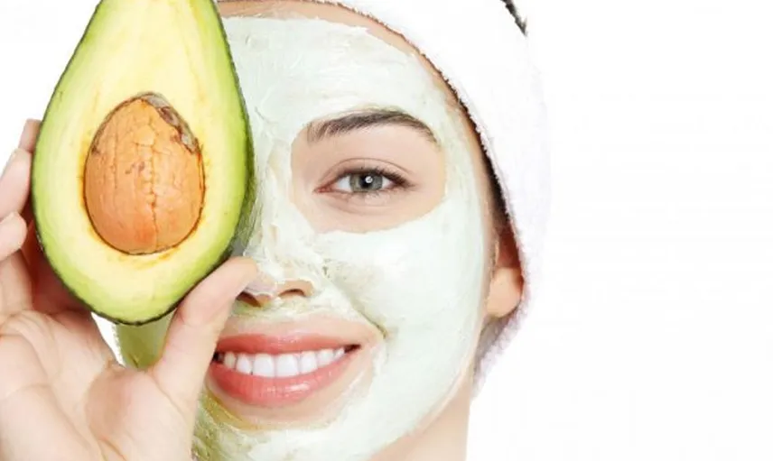 AVOKADOLU NEMLENDİRİCİ MASKE