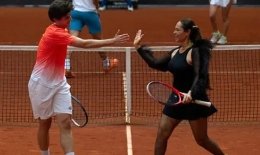 Hülya Avşar’ın Siyah Püsküllü Tenis Kıyafeti Olay Yarattı