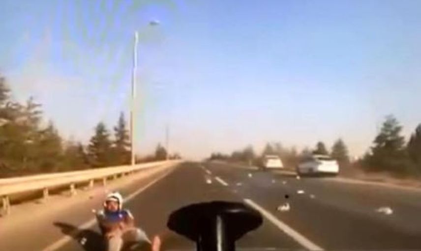 Kendisini Uyaran Motosiklet Sürücüsünün Üzerine Sürdü: İki Gün Sonra Arayıp Teklifte Bulundu!