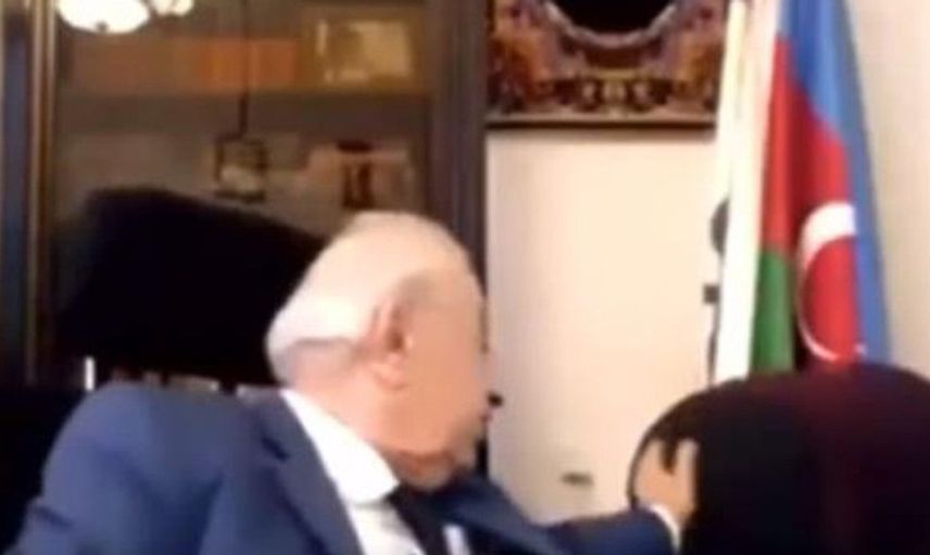 Azerbaycanlı Eski Milletvekili, Kamera Karşısındaki Hareketi Tepki Topladı
