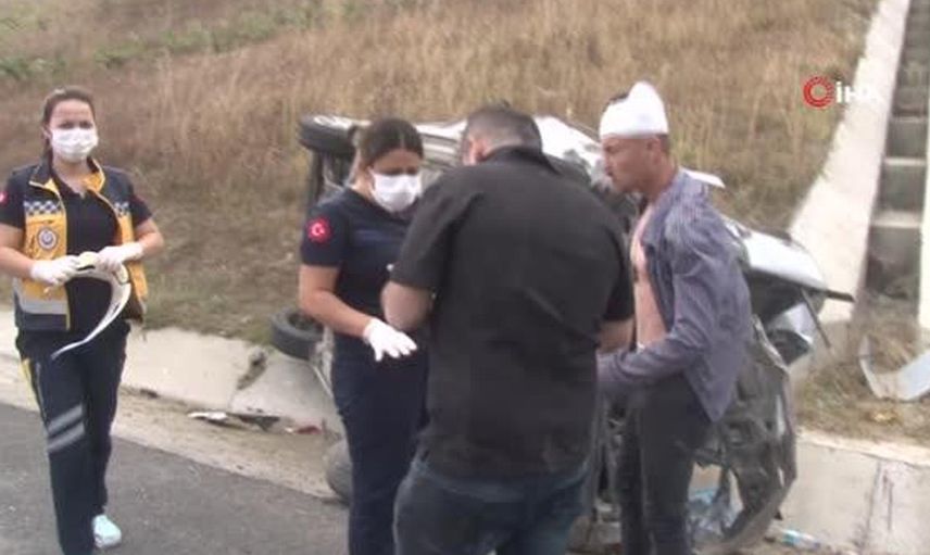 Kazada Yaralanan Şahıslar Canlarını Unutup Eşyalarını Bulmaya Çalıştı