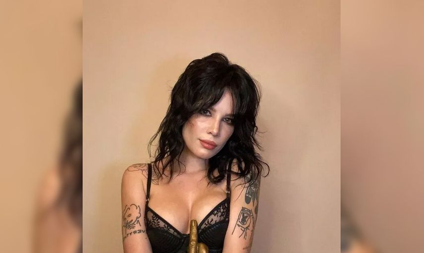 Alev Aydın’la evli olan şarkıcı Halsey’in iç çamaşırlı pozları beğeni rekoru kırdı