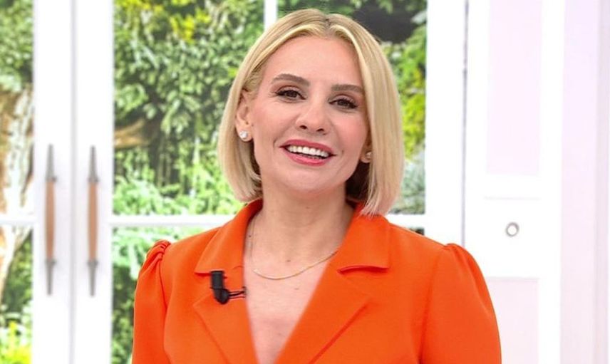 Esra Erol'un dikkatinden kaçtı! Paylaştığı fotoğrafla öyle bir sır ortaya çıktı ki! Köşeye sıkıştı yayın hayatını etkileyebilir!