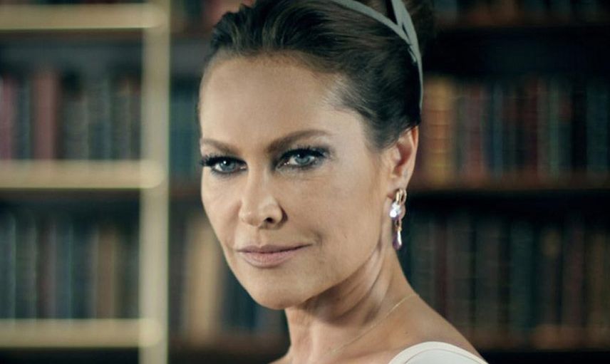 Hülya Avşar kimdir?