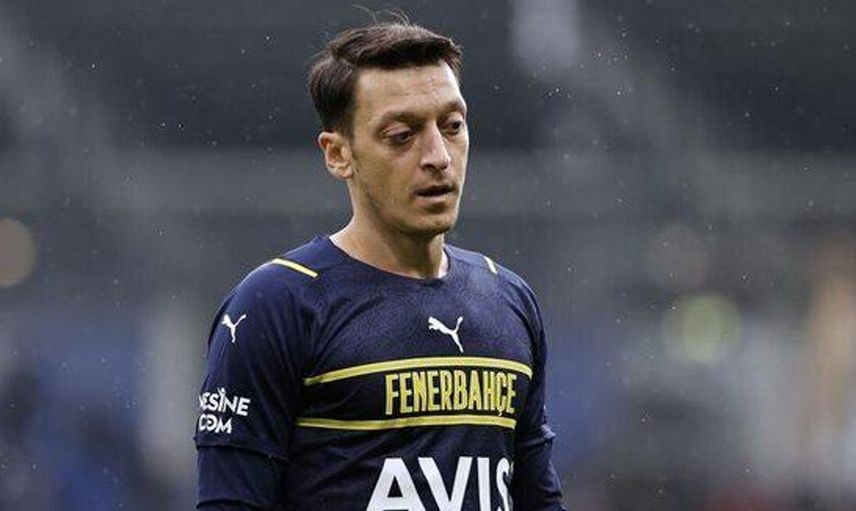 Fenerbahçe'de Mesut Özil Antalyaspor Maçında İsmail Kartal'a Tepki Gösterdi!