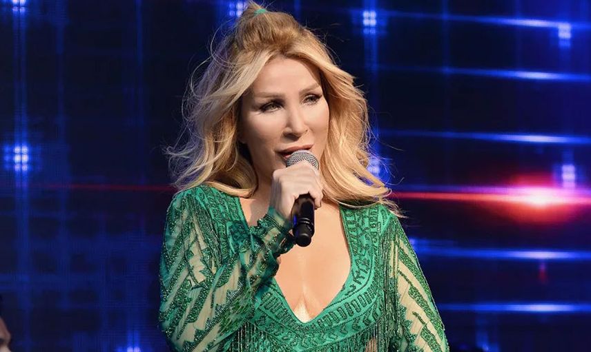Sabahın Sultanı Seda Sayan'ın programına ünlü şarkıcı ile sevgilisi Çağlar Ökten'in romantik dansı damga vurdu!