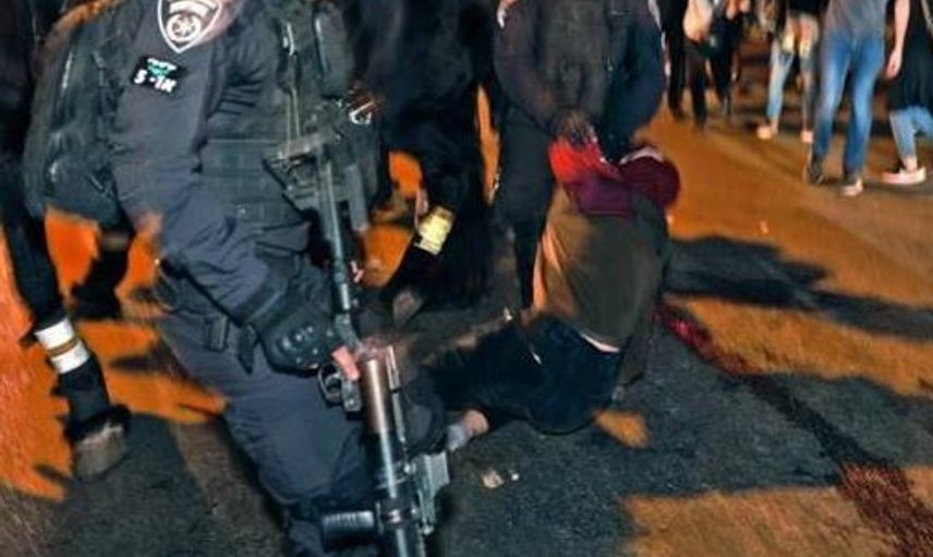 İsrail Polisinin Ters Kelepçe Taktığı Genç Kız: Büyüyünce Zalim Olacağım mı Dedin?