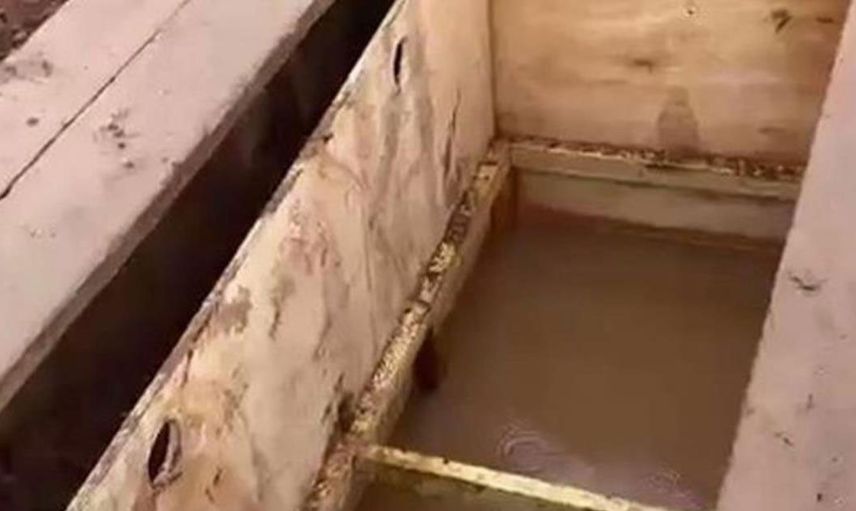 Mezarlıkta korku dolu anlar: Cenaze bir anda tabuttan fırladı