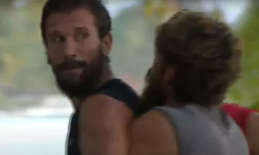 Survivor’da yine yeni bir skandal! Boksör Adem'in karizma yerlerde... Atakan ve Adem birbirine girdi Semih Öztürk sonunda patladı