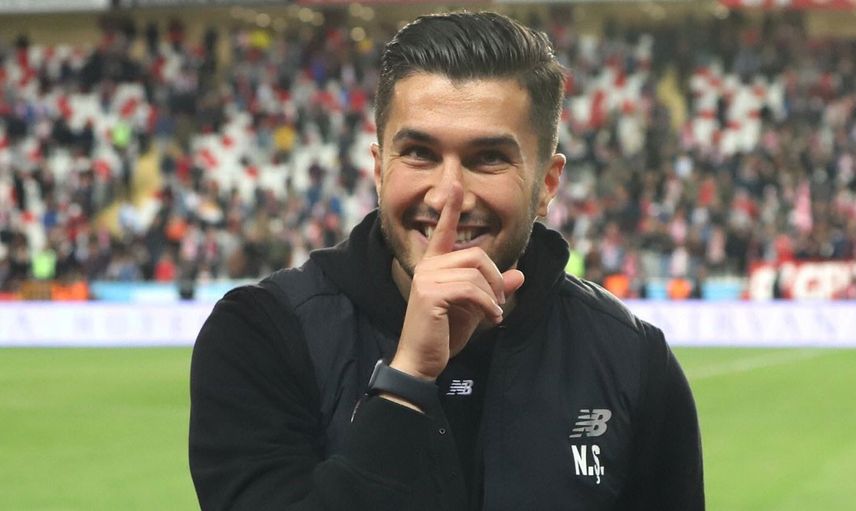 Eşiyle konuşmuş