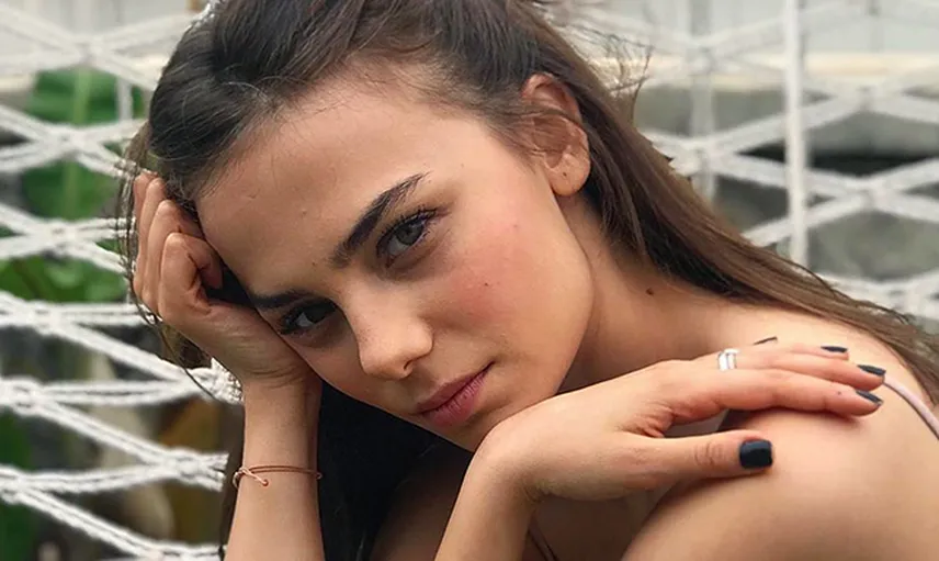 Bahar Şahin Güzelliğiyle Göz Kamaştırdı