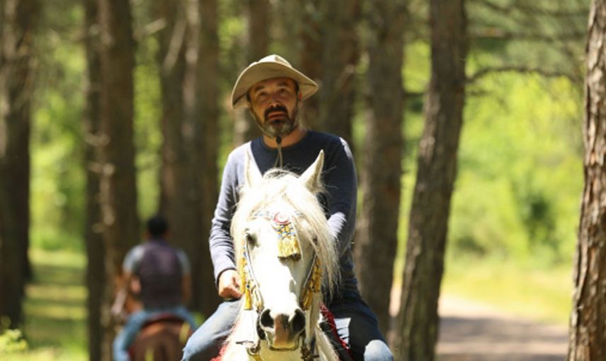 At Severler Kendini Balıkesir'in Doğasına Attı