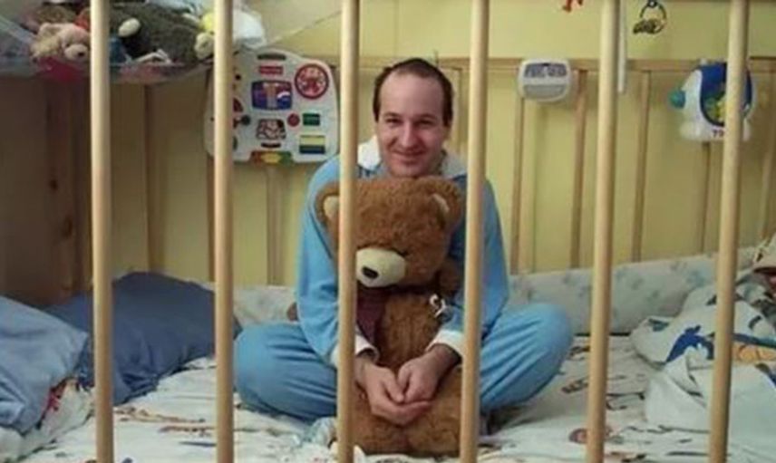Böyle fantezi daha önce görülmedi! Bebek bezi giyip partnerinin kendisiyle bebek gibi ilgilenilmesini istiyorlar