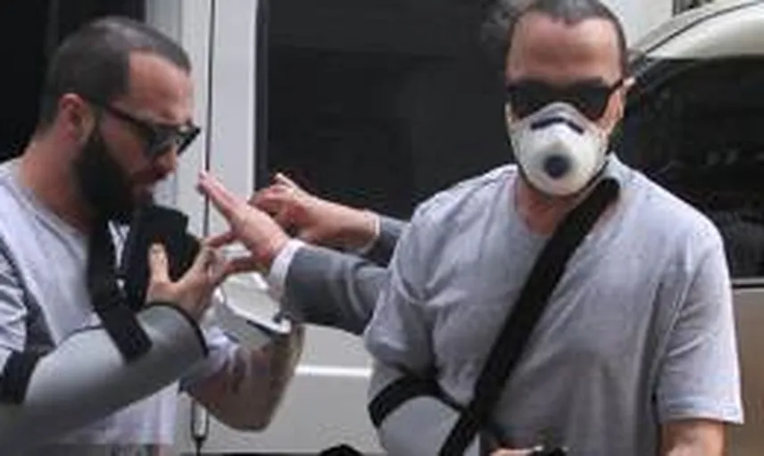 Berkay Maske Takarken Yardım İstedi