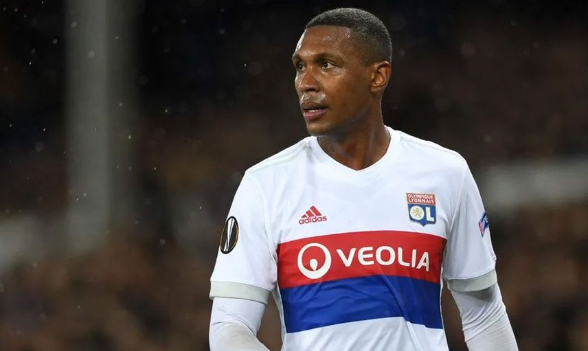 Beşiktaş'ın eski futbolcusu Marcelo Guedes, Lyon'da soyunma odasında sürekli gaz çıkardığı için başka takıma transfer edilmiş!