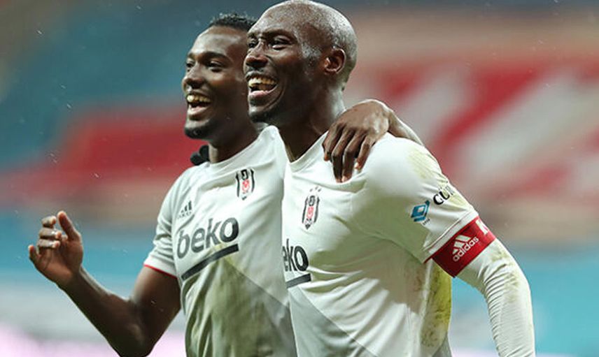 Beşiktaşlı Atiba Hutchinson İle İlgili Kritik Gelişme!