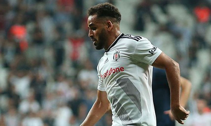 Beşiktaş'ta transfer durumu belirsiz olan Douglas takımdan ayrıldı! Futbolcunun süre almadan kazandığı para ise herkesi hayrete düşürdü