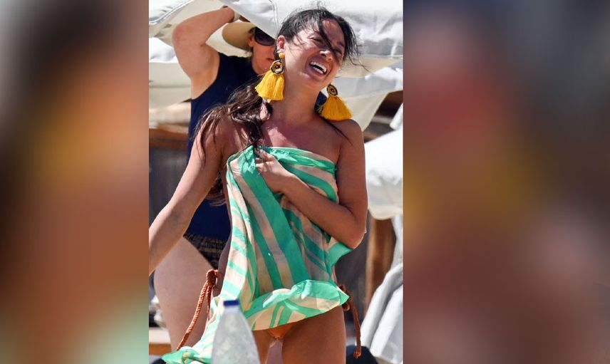 Ünlü isim Ege sularında sere serpe güneşlendi vermediği frikik kalmadı! 'Bacım boşuna gizlemeye çalışma gördük zaten her şeyi'