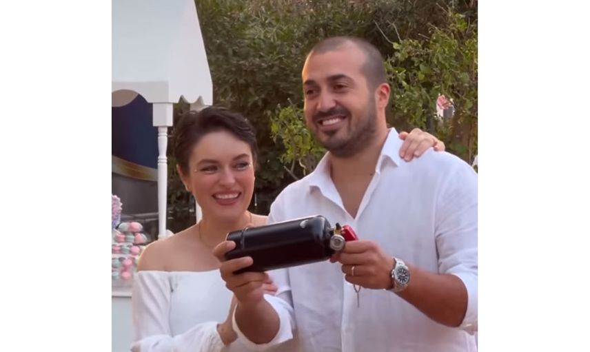 Ezgi Mola’dan Eşini Ağlatan Sürpriz: Bebeğinin Cinsiyetini Böyle Duyurdu