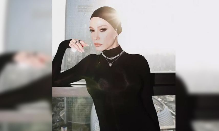 Aile'nin Devin'i Serenay Sarıkaya başını  örttü! Yeni tarzına ''Kızılcık Şerbeti'ne mi girecek?'' yorumları yağdı