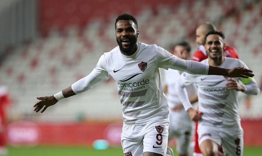 Aaron Boupendza, Katar Ekibi Al Arabi'ye Transfer Oldu!