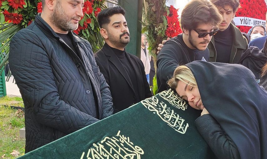 Elif Karlı'nın eşi Cengiz Karlı toprağa verildi! Cenazedeki Sedat Peker detayı dikkat çekti