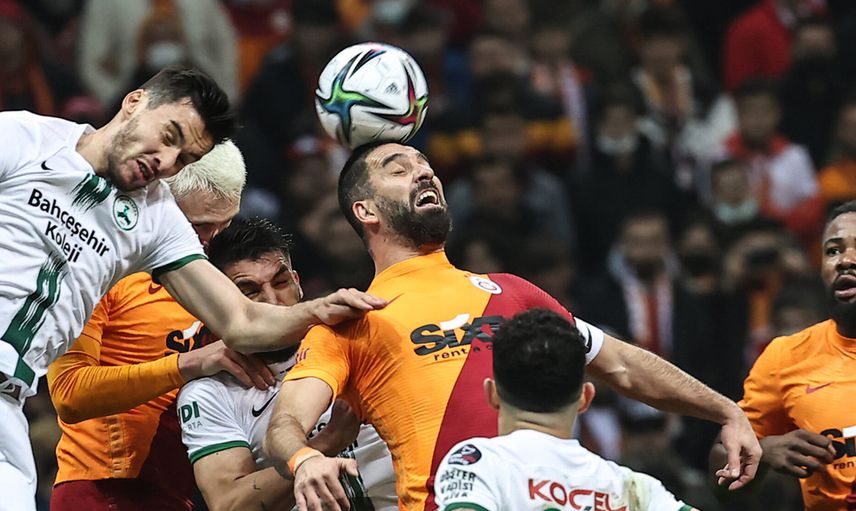 Galatasaray Kaptanı Arda Turan Tepki Çeken Göbeği Hakkında Konuştu