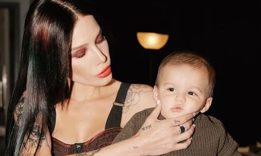 Alev Aydın’la evli olan şarkıcı Halsey’in iç çamaşırlı pozları beğeni rekoru kırdı