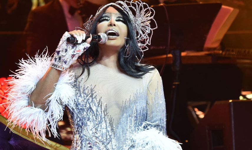 Bülent Ersoy alışveriş için girdiği mağazaya küçük bir servet bırkatı