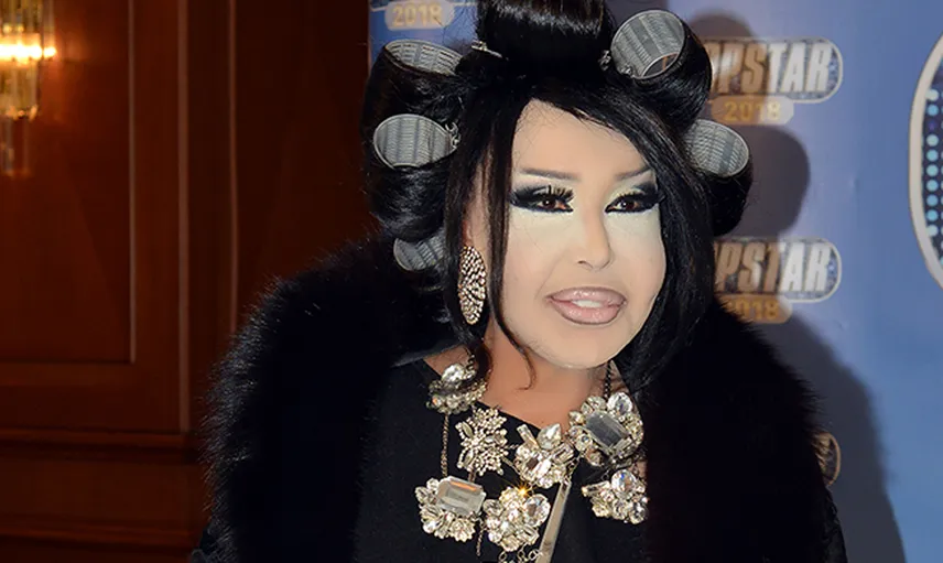 Bülent Ersoy İlk İftarını Arkadaşlarıyla Yaptı