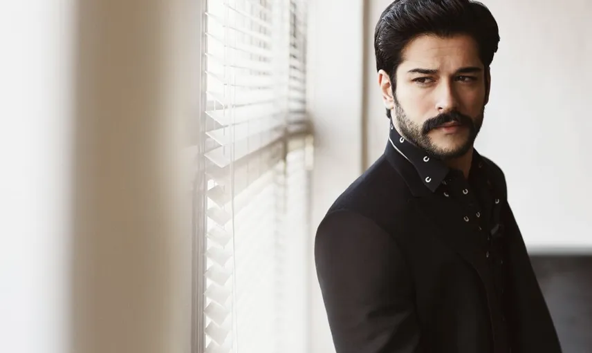 Burak Özçivit Alışveriş Merkezinde Mahsur Kaldı