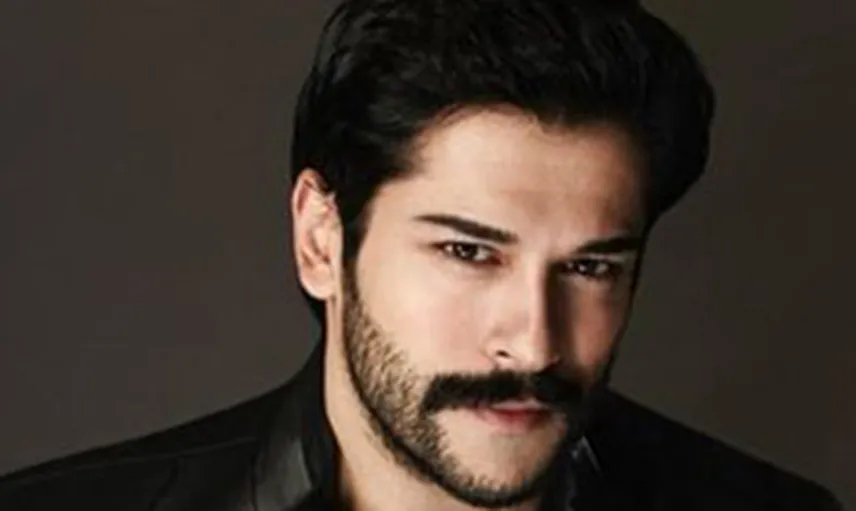 Burak Özçivit Alışveriş Merkezinde Mahsur Kaldı
