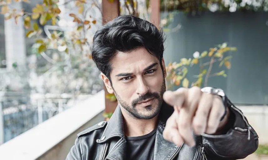 Burak Özçivit Alışveriş Merkezinde Mahsur Kaldı