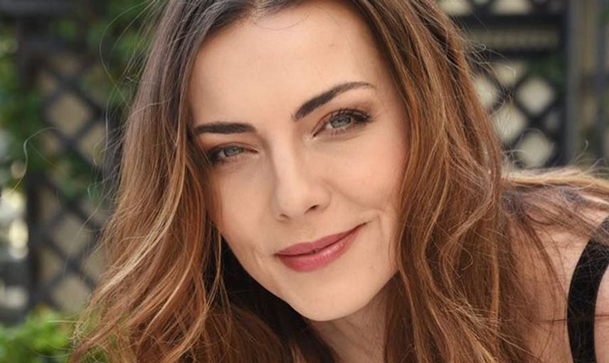 Burcu Kara Arıların Saldırısına Uğradı